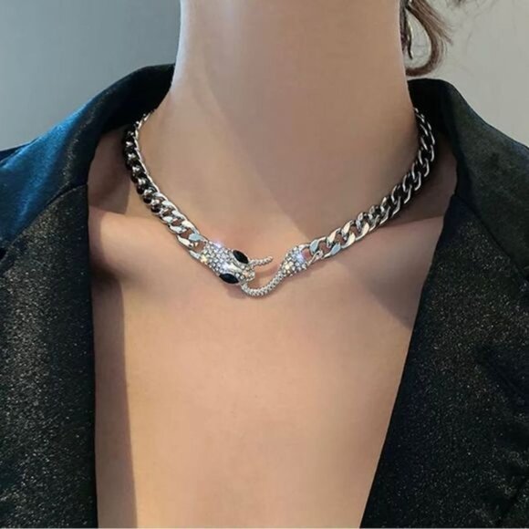 Jewelry - New Crystal Snake Chain Necklace